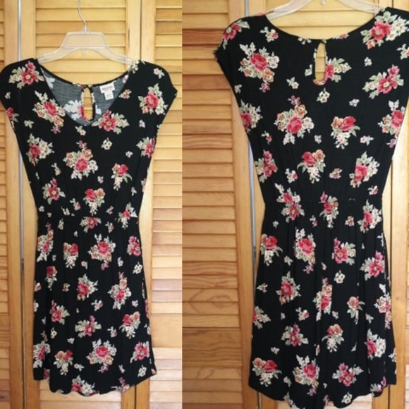 Mossimo Supply Co. Dresses & Skirts - Mossimo Black Floral Print Dress W/ Pockets